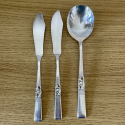 Oneida Community Morning Star 2 Master Butter Knives Soup Spoon Silverplate 1948