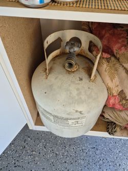 Gas tank