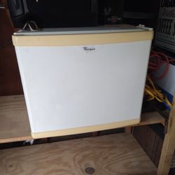 Mini Fridge 
