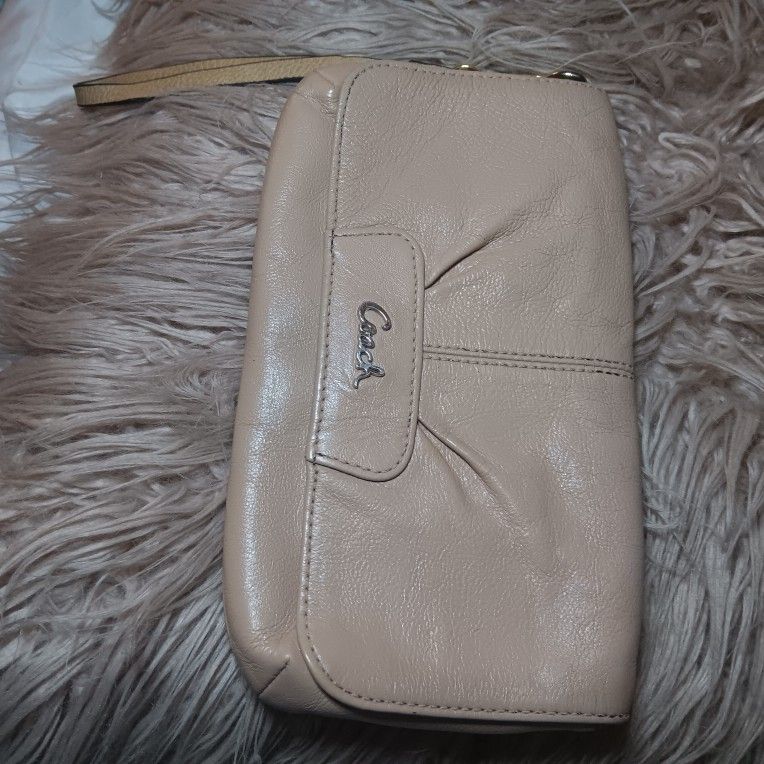 Coach Wristlet Or 👛 Purse Vintage