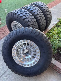 New KMC and 315/70/17 tires 6x139.7