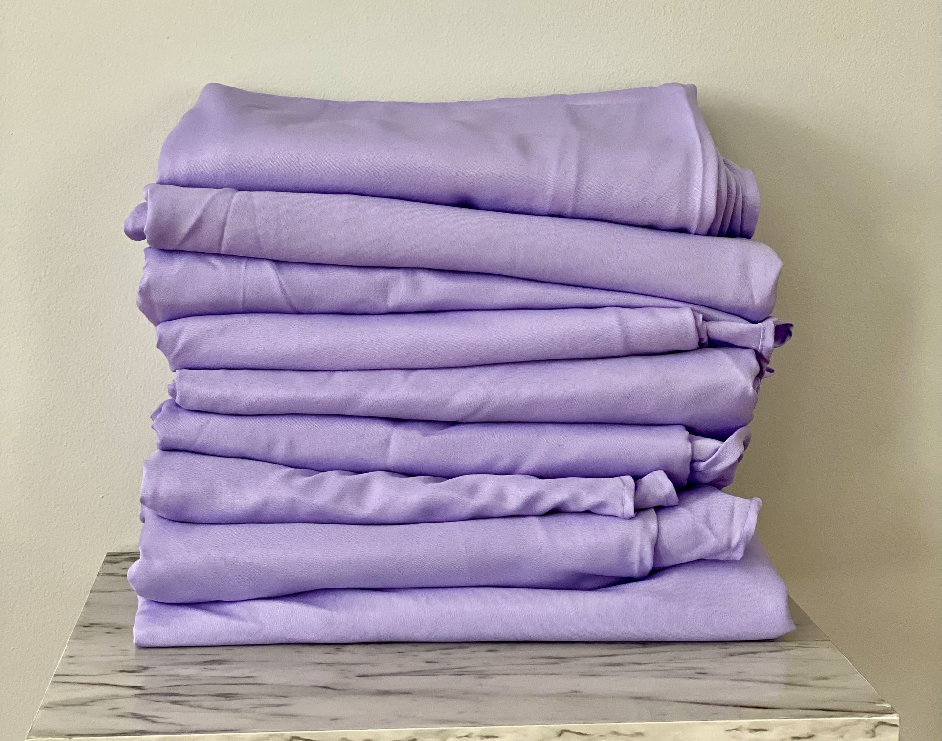 9 Round Wrinkle Free Tablecloth. 108” Lilac Purple