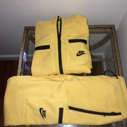 Mens Nike sweatsuits sizes s-xl $70 each hmu 💯🔥‼️✅🙆‍♂️👀🚨