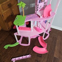 Barbie Doll House 