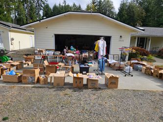 HUGE MULTI-FAMILY GARAGE SALE! LAST DAY!
