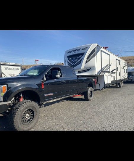 Toy Hauler 2021 Forest River Rogue Vengeance 351 45ft 5th Wheel Trailer