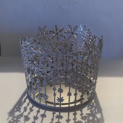 Bath & Body Works Silver Snowflake Christmas 14.5 oz 3- Wick Candle Holder