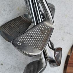 7 Miscellaneous iron set Right handed 5-SW (Knight Tour Design)