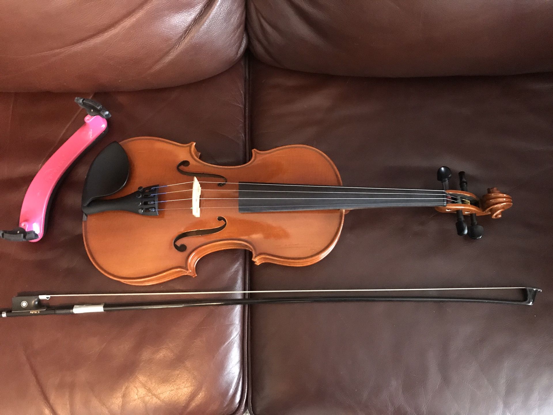 Like New 4/4 Violin Complete Set