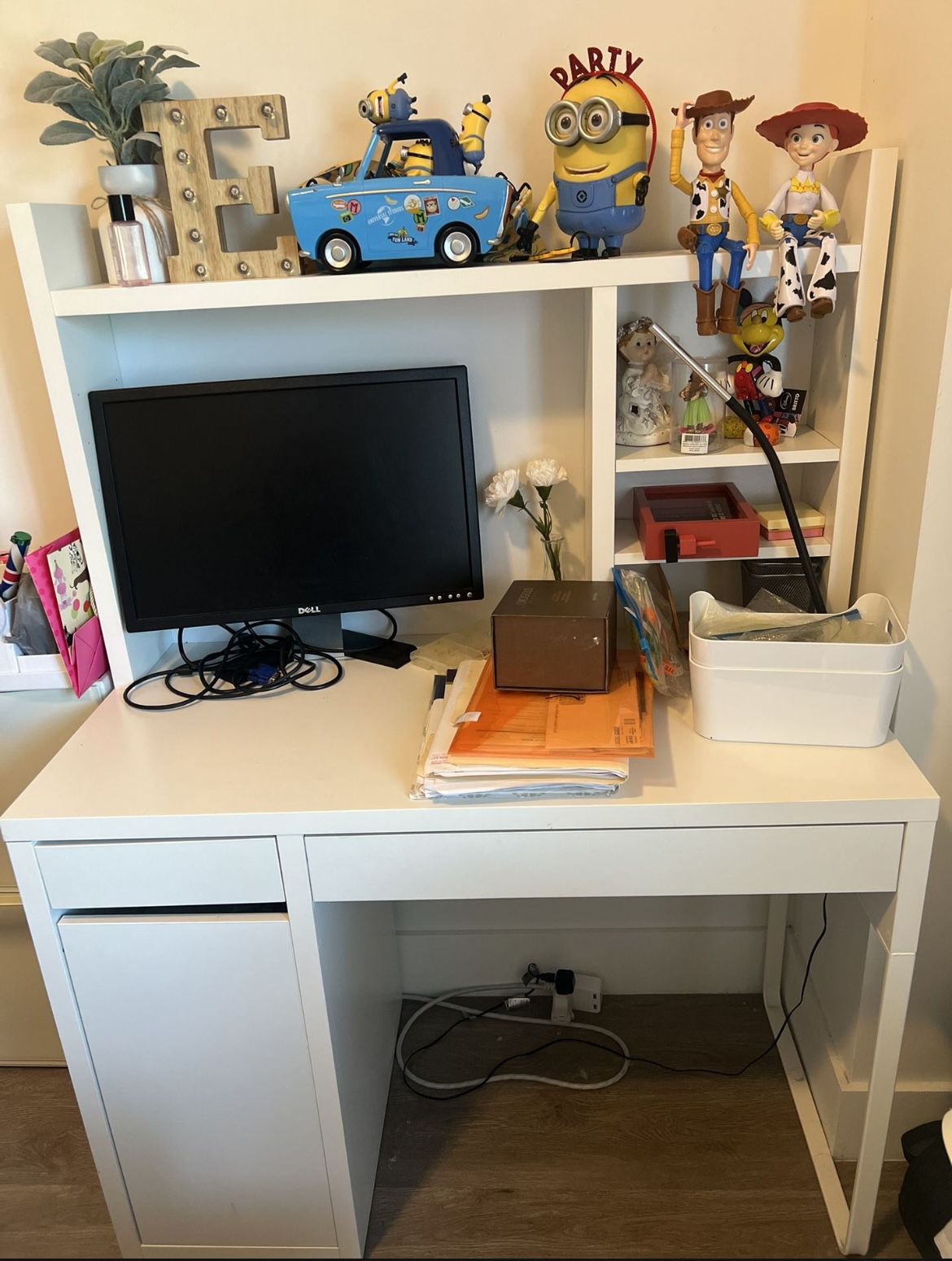 Selling Desk With Chair $100 Used Just 3 Months