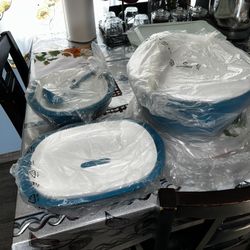 Tupperware set with lids