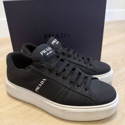 Prada shoes Like New 