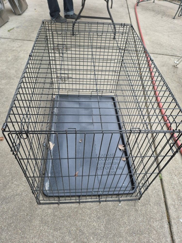 Pet Cage  H 25", L 35"1/2, W 23"