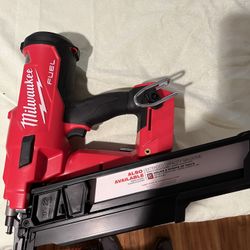 M18 FUEL 18V 21 Degree Framing Nailer 