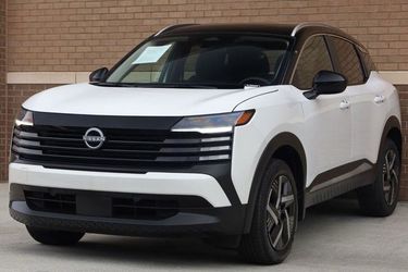 Nissan kicks White Two-Tone