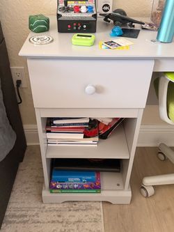 Children’s Desk w/chair