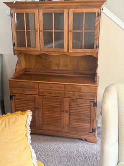 Ethan Allen Solid Wood China Cabinet / Hutch – $600 OBO