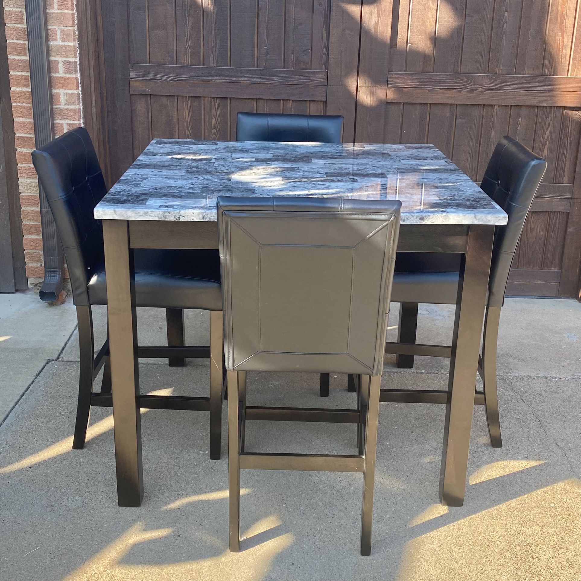 Kitchen Table And 4 Chairs