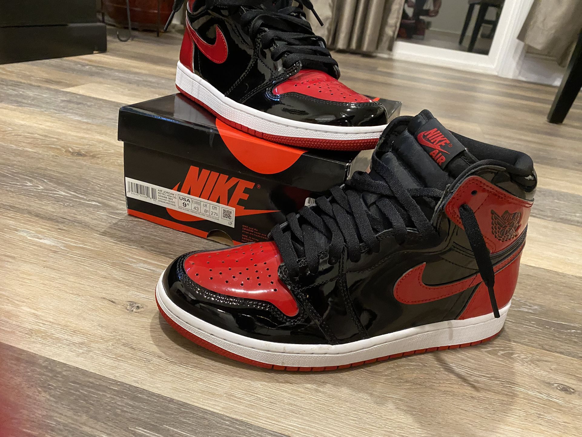 Air Jordan 1 Retro High (New Photos Added)