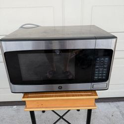 GE 1.1 cu. ft. Countertop Microwave in Stainless Steel 