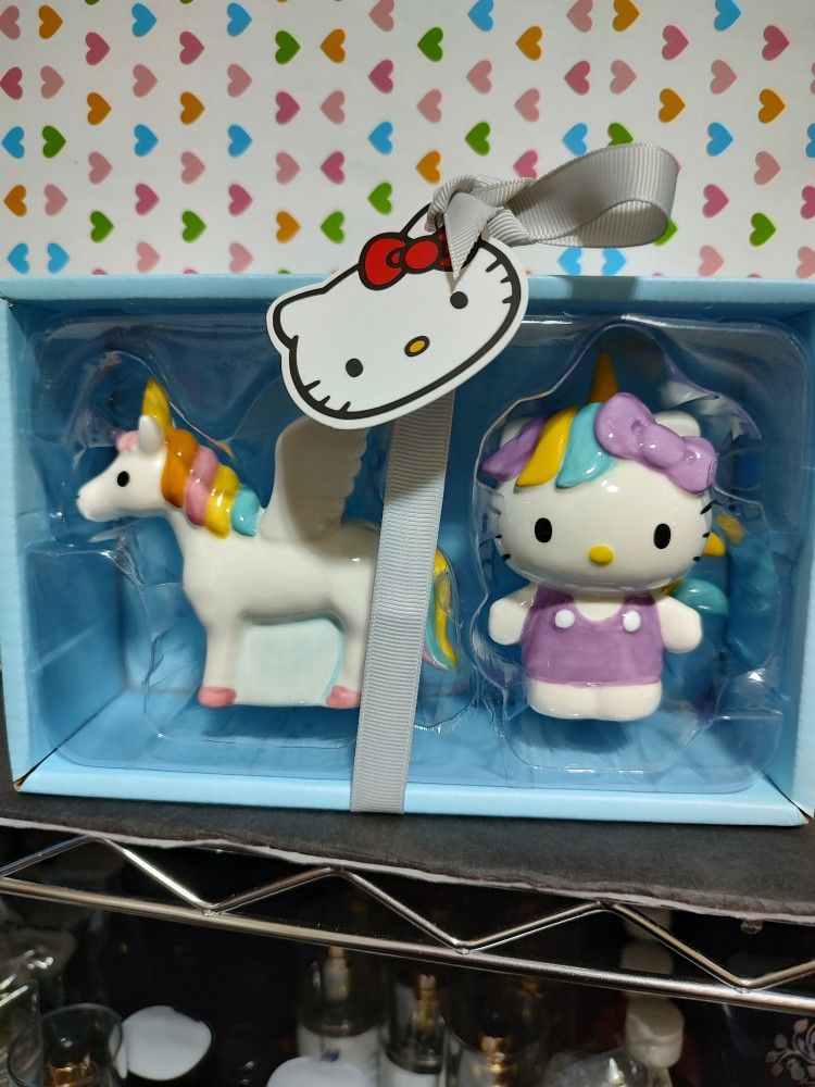 Hello Kitty Salt And Pepper Shaker Set $8 Ea