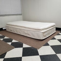 Twin size mattress - can DELIVER almost anywhere for $20 extra - gently used and in very good condition 😍
