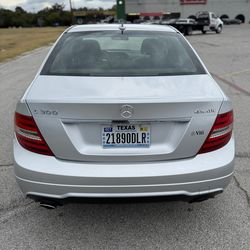 Extremely Clean 2013 Mercedes Benz C300