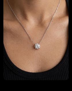 Classic round solitaire necklace – Delicate silver-tone crystal pendant
