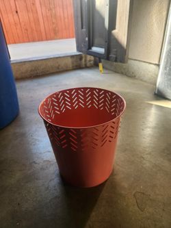 Trash can