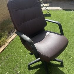 OFFICE SWIVEL CHAIR