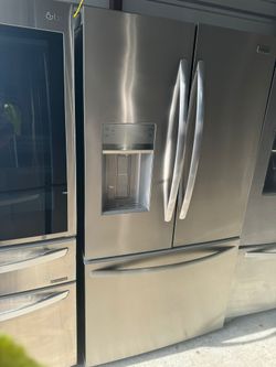 2022 Frigidaire Stainless Steel Refrigerator / Delivery Available