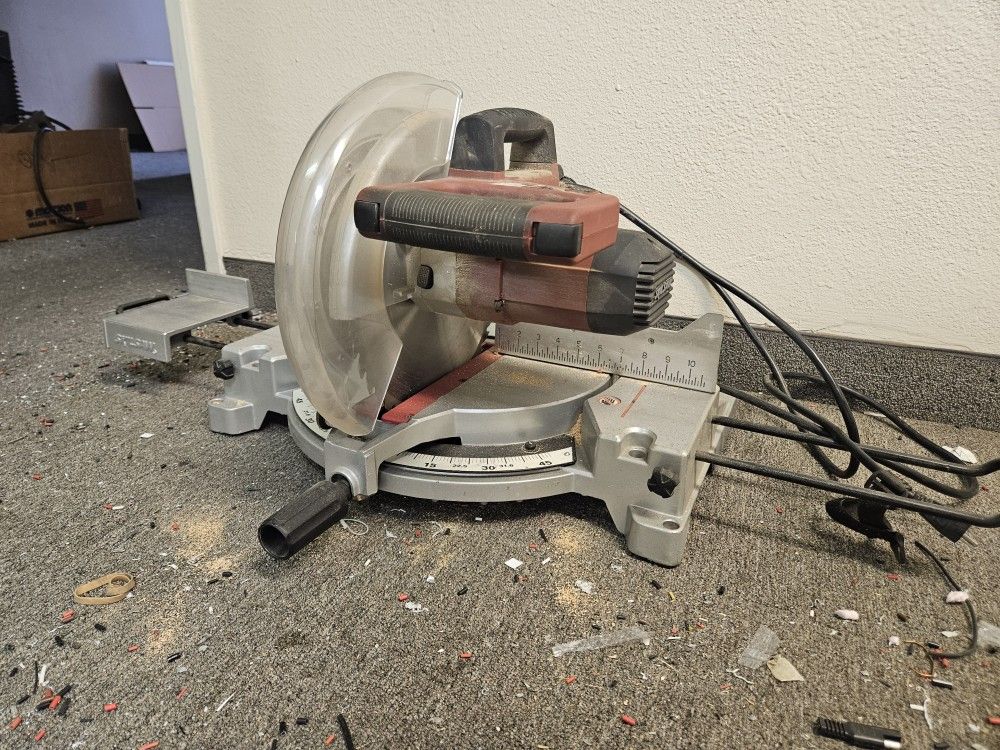 Skilsaw Compound Miter Saw 3820