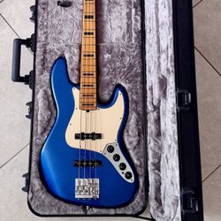 Fender American Ultra Jazz Bass Maple Fingerboard Cobra Blue