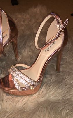 Rose gold high heels 👠