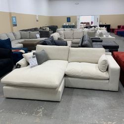 ELYZA SECTIONAL WITH CHAISE
2,3,4... part options are available