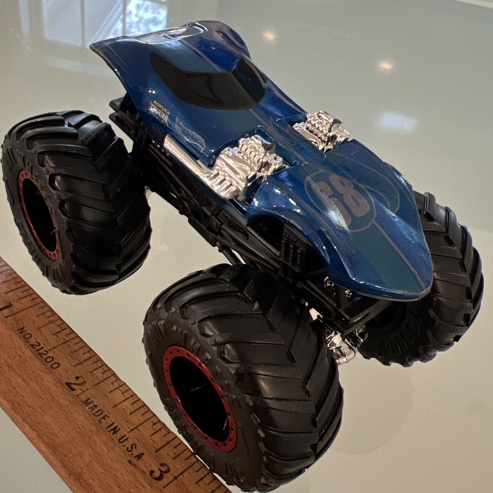 HOT WHEELS MONSTER JAM "TWIN MILL" MONSTER TRUCK 1:64