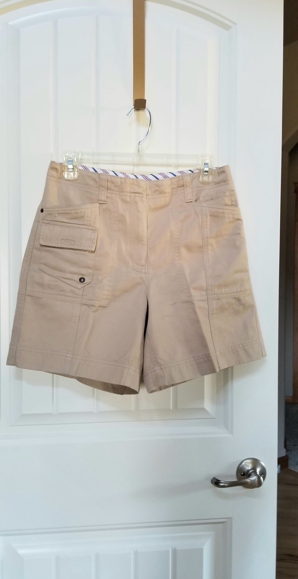 Ralph Lauren short khaki size 4 basically new