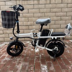 Folding electric scooter