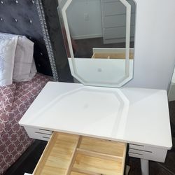Makeup Vanity Without Light