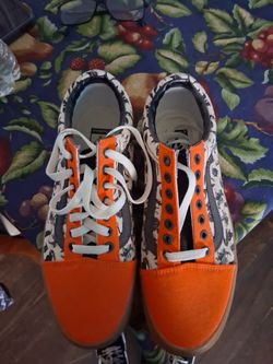 7 Men Vans Halloween Edition 