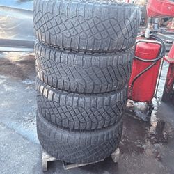 275 70 18 GoodYear Wrangler Set of 4 Used Very Clean Condition