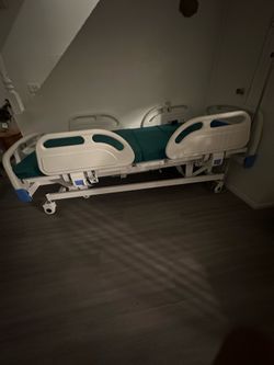 Hospital bed (like new)