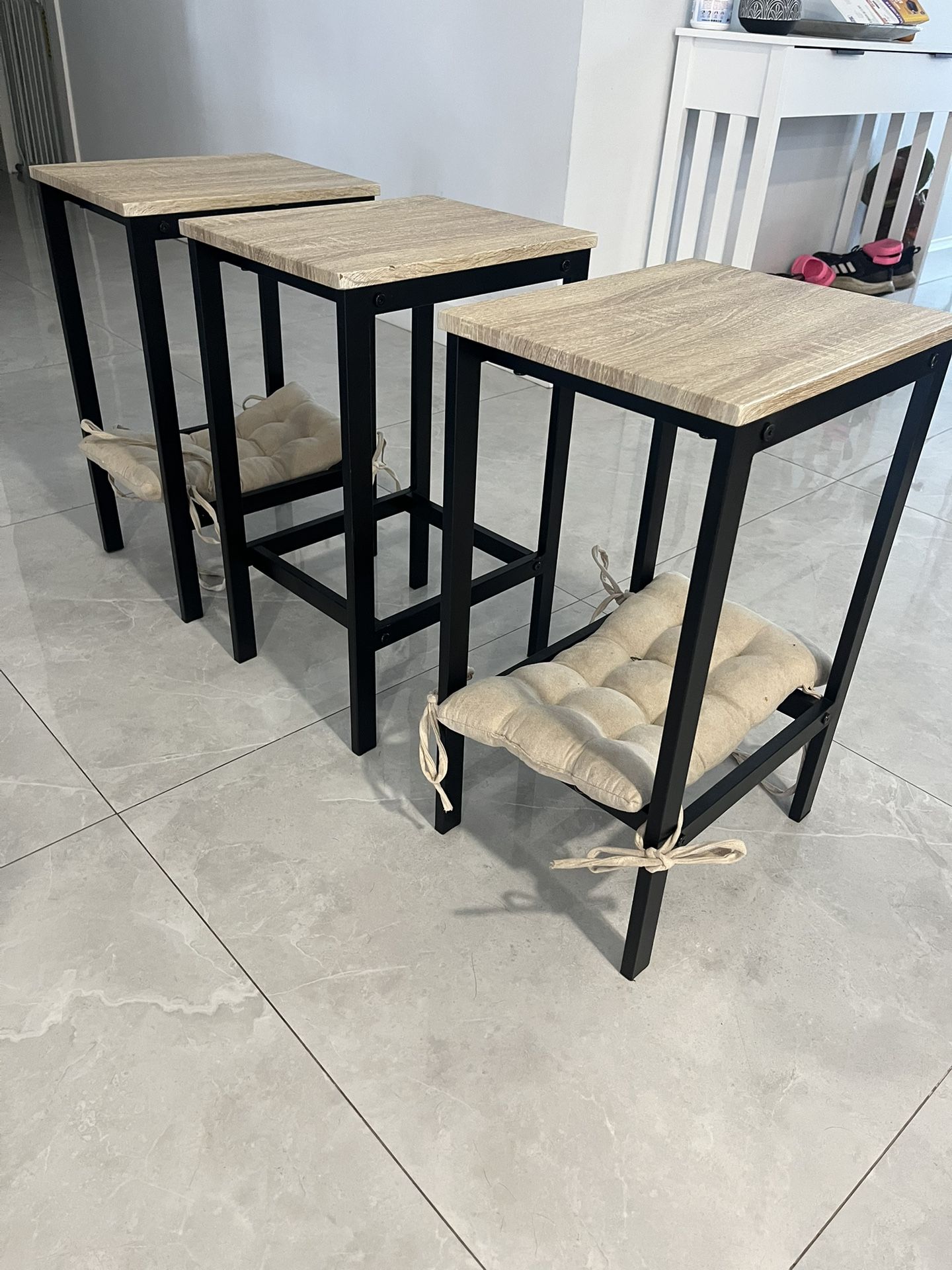Small Table/Side Table