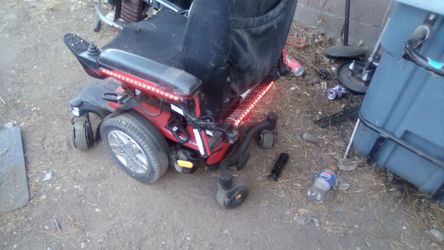 Electric chair.  Jazzy 2025 used chair. Has two deep cell  batts. Runs for  20 miles plus on full charge. All day at the San Diego Zoo. No problem. Wi