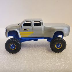 Chevy Silverado 1999 Dooley Jada Toys 1:64 Scale Diecast 4.25" x 2.5" New Cond.