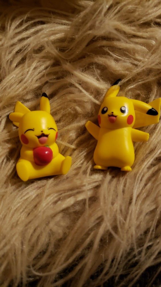 Vintage/RARE 1997 POKEMON Pikachu Action Figures Lot of 2