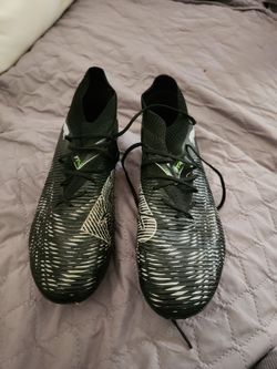 # 8 Puma soccer shoes