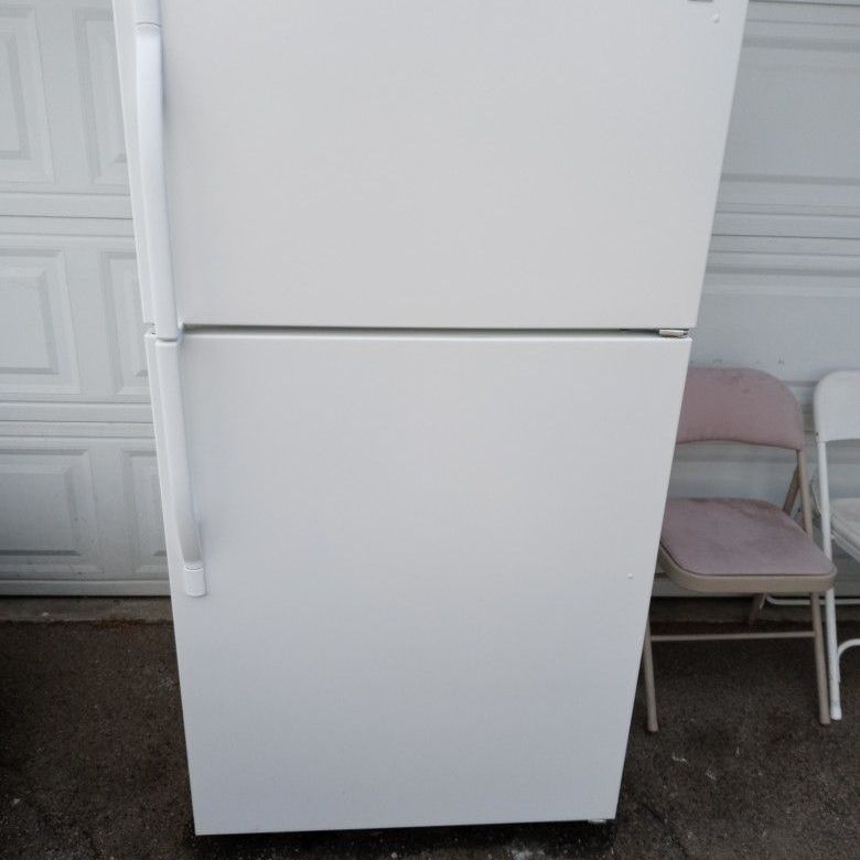 KENMORE REFRIGERATOR WORKS EXCELLENT