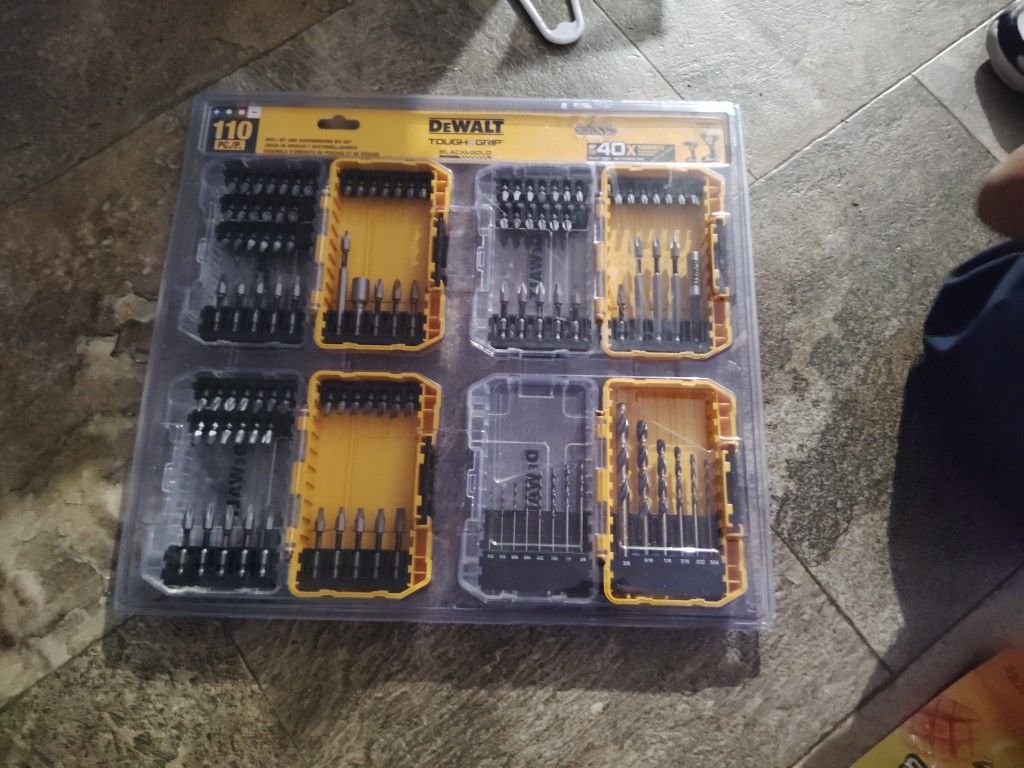 110 Pc/P Drill Bit Screwdriver Set
