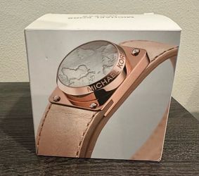 Michael Kors Access Smartwatch Box